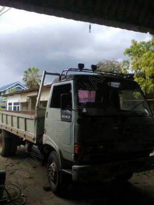 รถ 6 ล้อขนาดกระบะยาว 5.50 เมตร ยี่ห้อ HINO FC 120 แรงม้า รุ่นกระจกไฟฟ้า ปี 2536 รถ 6 ล้อขนาดกระบะยาว 5.50 เมตร ยี่ห้อ HINO FC 120 แรงม้า รุ่นกระจกไฟฟ้า ปี 2536