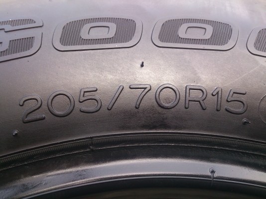 ขายยาง BF 205/70R15 ยางปี10 สวยๆ 4 เส้น