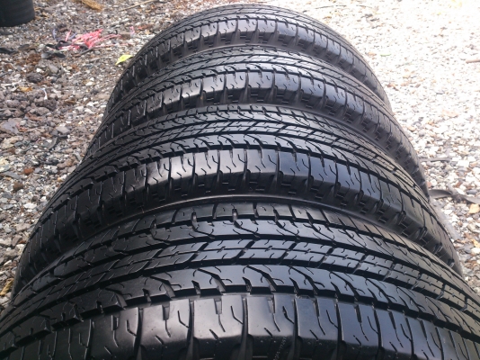 ขายยาง BF 205/70R15 ยางปี10 สวยๆ 4 เส้น