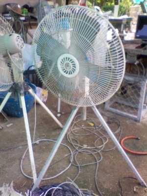 ขายพัดลมอุตสาหกรรม มีสามแบบ ขนาดใบ24นิ้ว มอเตอร์1/3 ตัวละ 1000บาท ขายพัดลมอุตสาหกรรม มีสามแบบ ขนาดใบ24นิ้ว มอเตอร์1/3 ตัวละ 1000บาท