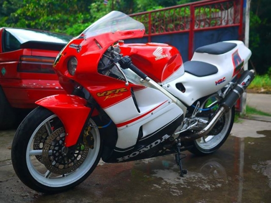 รับสั่งประกอบ Cbr400 Vfr Nc30 Nc35 จัดไฟแนนท์ได้เลือกสีเลือกลายเลือกแฟริ่งได้