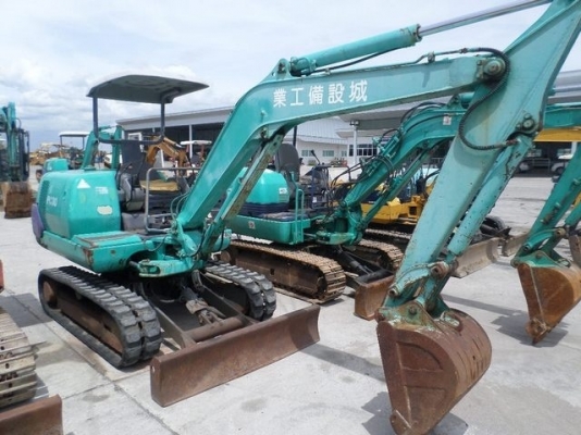 .ขายแม็คโคร PC 30-7  ***ปั้มนิ้ว*** ลายหัวเจาะ  เครื่องดี  ปั้มแรง เอวแน่น ช่วงล่างเต็ม สภาพพร้อมใช้งาน นำเข้าจากญี่ปุ่น ติดต่อคุณ อิทธิวัฒน์ 081-9343573