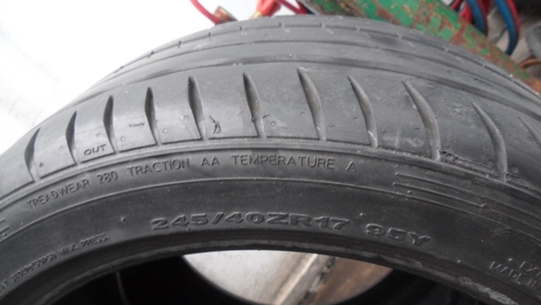 ขายยาง ขอบ 17 ขนาด 225/45/17 และ 245/40/17  คู่ละ 2,300