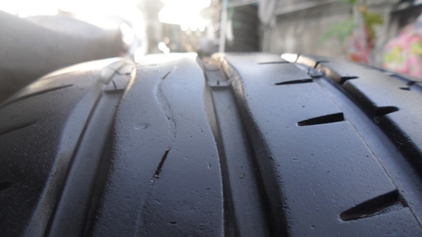 ขายยาง ขอบ 17 ขนาด 225/45/17 และ 245/40/17  คู่ละ 2,300