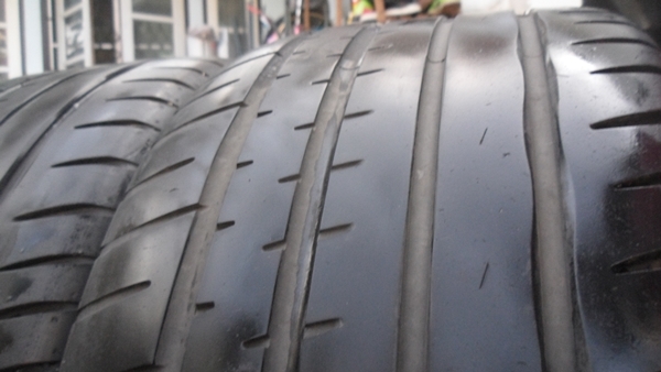 ขายยาง ขอบ 17 ขนาด 225/45/17 และ 245/40/17  คู่ละ 2,300