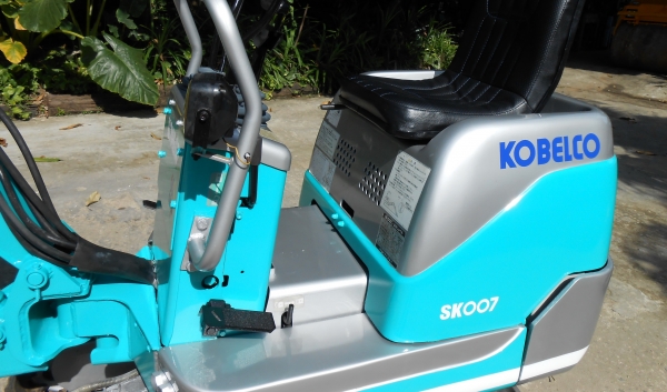 ขายรถขุดKOBELCO SK007-2 เก่านอกปรับสภาพแล้วพร้อมใช้