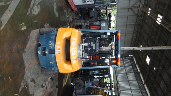 ขาย toyota 7fg25 เกียร์ ออโต้ แก็ส + นํ้ามัน