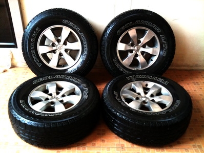 แม็กซ์ Toyota Fortuner 16 นิ้ว พร้อมยางดอกเพียบYokohama 265-70-16 ปี 10ปลายปี  PCD 6 รู 139.7