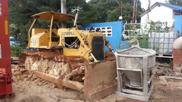 ขายด่วน รถแทรกเตอร์ CAT D4E หลุดมัดจำ