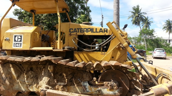 ขายด่วน รถแทรกเตอร์ CAT D4E หลุดมัดจำ ขายด่วน รถแทรกเตอร์ CAT D4E หลุดมัดจำ
