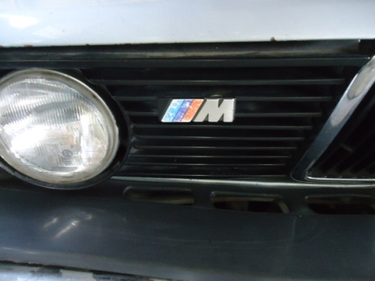 ขายรถยนต์ BMW520I จอดไว้นานสตาร์ทไม่ติดครับ  พร้อมเล่มทะเบียน และเอกสารพร้อมโอน 40,000.-