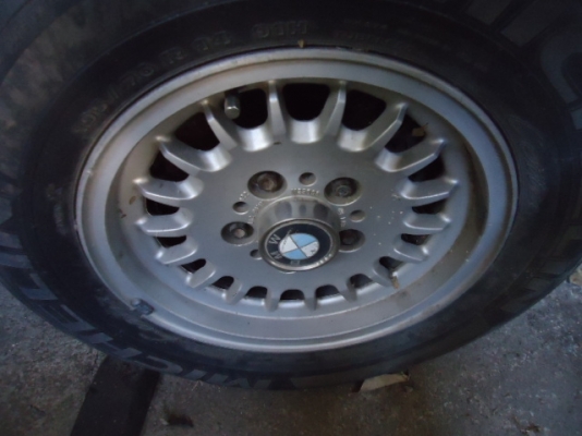 ขายรถยนต์ BMW520I จอดไว้นานสตาร์ทไม่ติดครับ  พร้อมเล่มทะเบียน และเอกสารพร้อมโอน 40,000.-