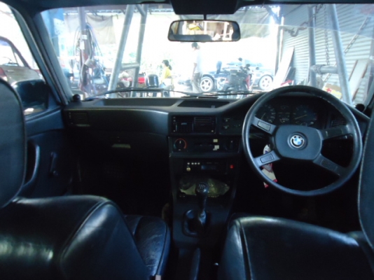 ขายรถยนต์ BMW520I จอดไว้นานสตาร์ทไม่ติดครับ  พร้อมเล่มทะเบียน และเอกสารพร้อมโอน 40,000.-