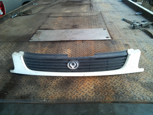 กระจังหน้า มาสด้า 323 sedan 97