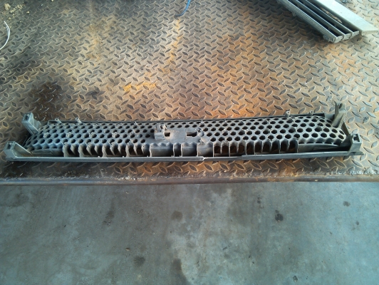 กระจังหน้า nissan bluebird