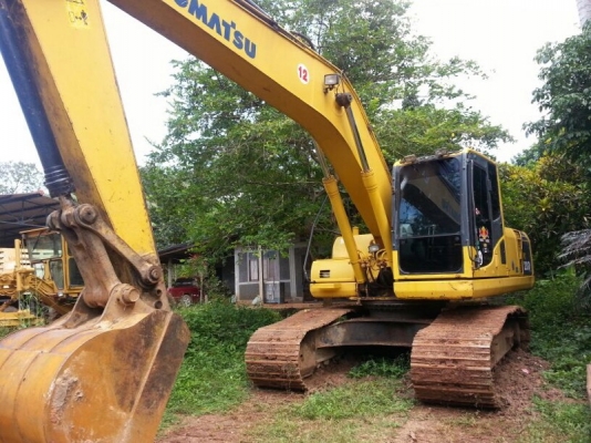รถแบคโฮ KOMATSU  200 - 8  ( รถทำงาน 8,xxx กว่า. กม. )  สนใจติดต่อ 081 - 6079515