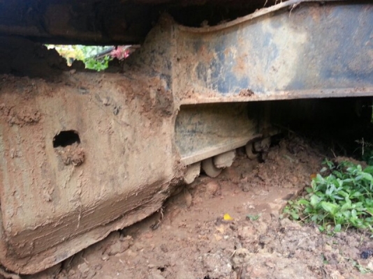 รถแบคโฮ KOMATSU 200 - 8 ( รถทำงาน 8,xxx กว่า. กม. ) สนใจติดต่อ 081 - 6079515 รถแบคโฮ KOMATSU 200 - 8 ( รถทำงาน 8,xxx กว่า. กม. ) สนใจติดต่อ 081 - 6079515