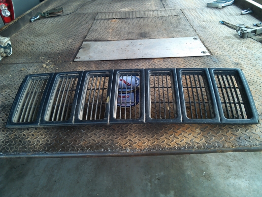 กระจังหน้า jeep cherokee