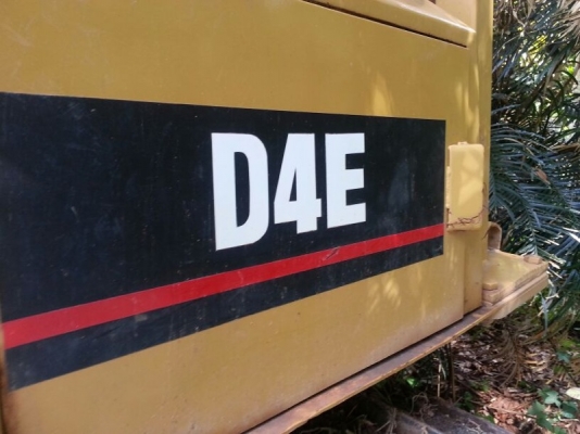 รถแทรกเตอร์ D4E สนใจติดต่อ 081 - 6079515 รถแทรกเตอร์ D4E สนใจติดต่อ 081 - 6079515