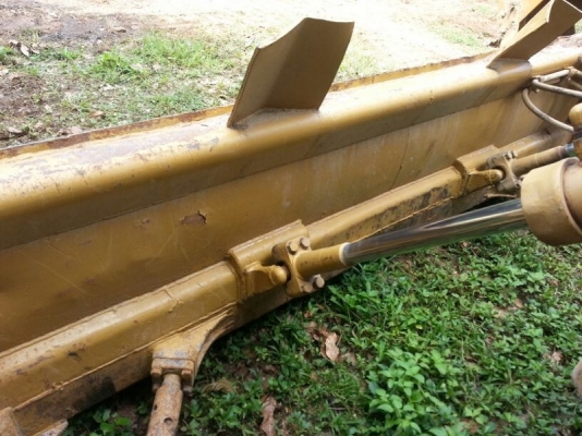 รถแทรกเตอร์ D4E สนใจติดต่อ 081 - 6079515 รถแทรกเตอร์ D4E สนใจติดต่อ 081 - 6079515