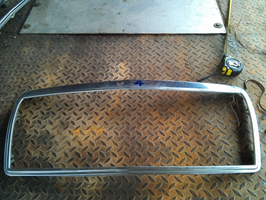 กรอปสแตนเลส กระจังหน้ารถ benz