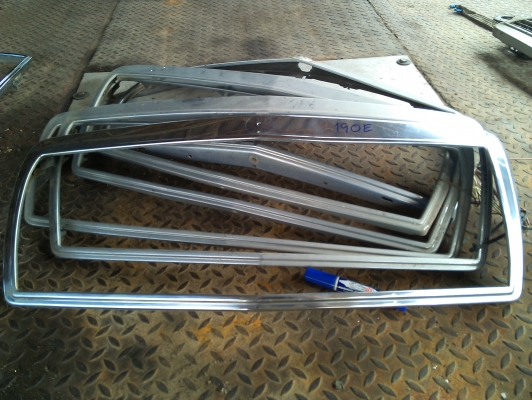 กรอปสแตนเลส กระจังหน้ารถ benz