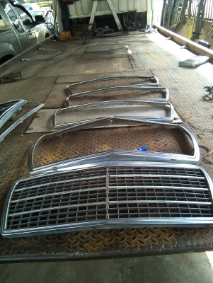 กรอปสแตนเลส กระจังหน้ารถ benz