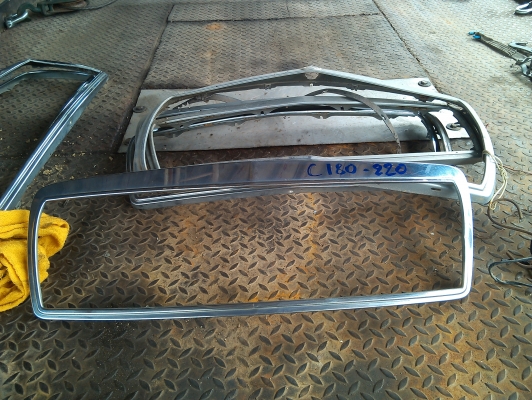 กรอปสแตนเลส กระจังหน้ารถ benz