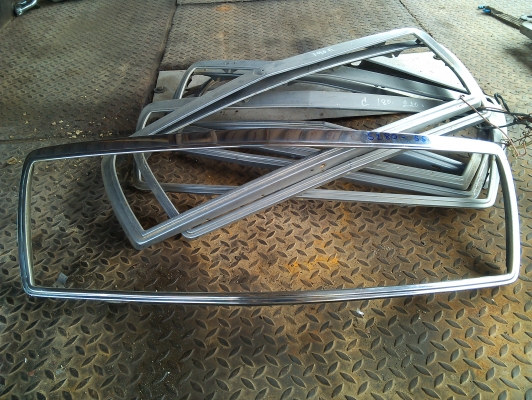 กรอปสแตนเลส กระจังหน้ารถ benz