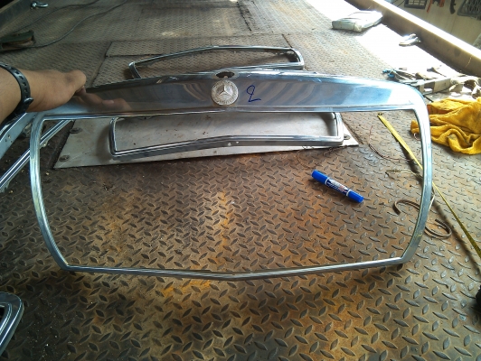 กรอปสแตนเลส กระจังหน้ารถ benz