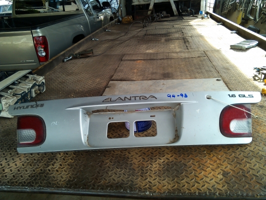 แผงท้าย Hundai elantra