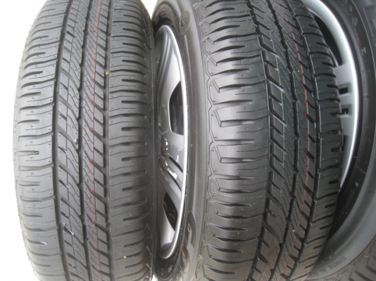 ขายกะทะล้อป้ายแดง Honda Jazz 15 4รู100 ยางปี13 สีและตุ่มที่หน้ายางมีอยู่ทุกเส้นครับ สนใจติดต่อเล็กคลองสาม (081-3747940)