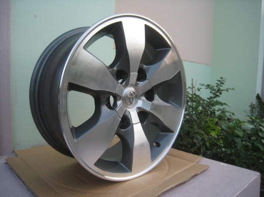 ขายล้อแม็ก Toyota Fortuner 16"x7" et30 6 รู 139.7 ทำสีใหม่ เทาหน้าเงา สนใจติดต่อเล็กคลองสาม (081-3747940)