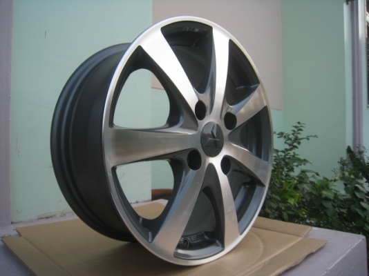 ขายล้อแม็ก mitsu lancer 15"x6" et46 4 รู 114.3 ทำสีใหม่ครับ สนใจติดต่อเล็กคลองสาม (081-3747940)