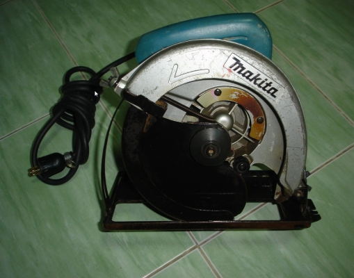 เลื่อยวงเดือน 7 นิ้ว makita รุ่น 5806B (1,050w.)