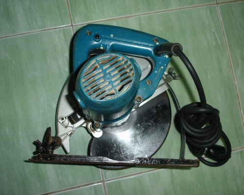 เลื่อยวงเดือน 7 นิ้ว makita รุ่น 5806B (1,050w.)