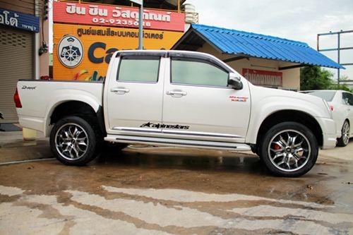 Isuzu X-series 4ประตู 3.0 ออโต้ Isuzu X-series 4ประตู 3.0 ออโต้