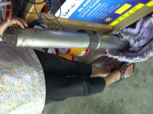 ปั๊มน้ำบาดาล Franklin Electric ขนาด 1.5 แรงม้า ใบพัดหลายสิบใบ สูงจากพิ้นประมาณ70 cm. โตประมาณ 3 นิ้ว ปั๊มน้ำบาดาล Franklin Electric ขนาด 1.5 แรงม้า ใบพัดหลายสิบใบ สูงจากพิ้นประมาณ70 cm. โตประมาณ 3 นิ้ว