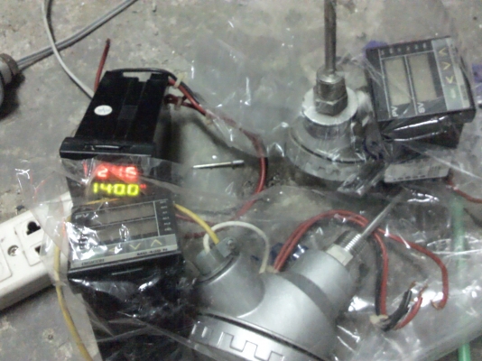 เครื่องวัดและควบคุมอุณหภูมิ ยี่ห้อ DIGICON พร้อมห้ววัดแบบ K วัดอุณหภูมิได้สูงสุด 400 C. (มีแค่ 4 ชุด)