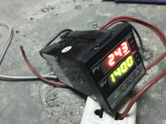 เครื่องวัดและควบคุมอุณหภูมิ ยี่ห้อ DIGICON พร้อมห้ววัดแบบ K วัดอุณหภูมิได้สูงสุด 400 C. (มีแค่ 4 ชุด)