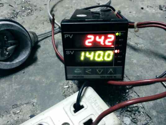 เครื่องวัดและควบคุมอุณหภูมิ ยี่ห้อ DIGICON พร้อมห้ววัดแบบ K วัดอุณหภูมิได้สูงสุด 400 C. (มีแค่ 4 ชุด)