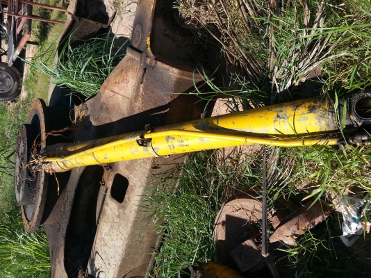 ขายด่วน กระบอกอาม + กระบอกบุ่งกี๋ KOMATSU PC 200-5