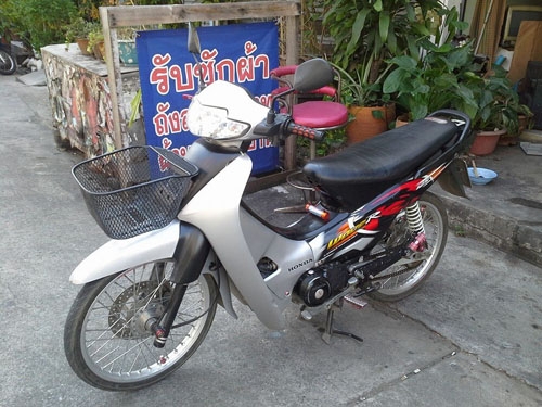 ขายด่วน Wave 100 ปี 47 เครื่องดี ไม่หลวม ไม่มีควันขาว เอกสารครบๆ ขับกลับบ้านได้เลย