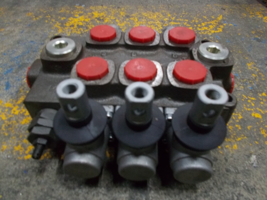 Hand Valve 6 หุน 3 แกน จาก Italy Hand Valve 6 หุน 3 แกน จาก Italy