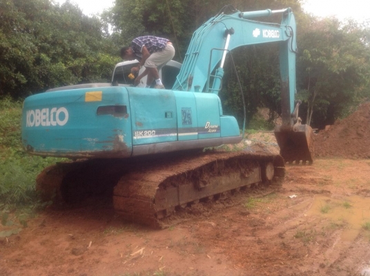 ขายด่วน  แบคโฮ  KOBELCO -SK-200-6E
