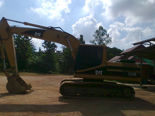 รถแบคโฮ CAT 320 V1 รถสวย มีทะเบียนครบ ราคาต่อรอง