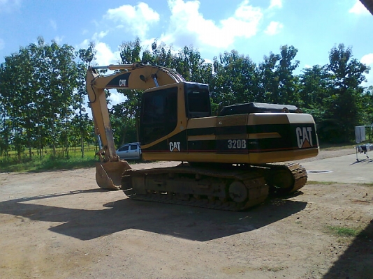 รถแบคโฮ CAT 320 V1 รถสวย มีทะเบียนครบ ราคาต่อรอง