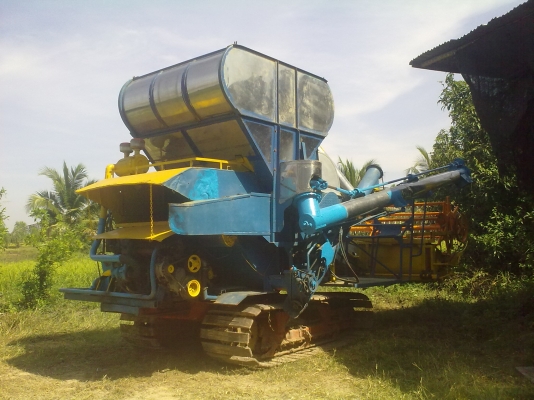 ขายแล้วครับ ไปสระแก้ว รถเกี่ยวนวดข้าวพร้อมใช้ ราคาไม่แพง