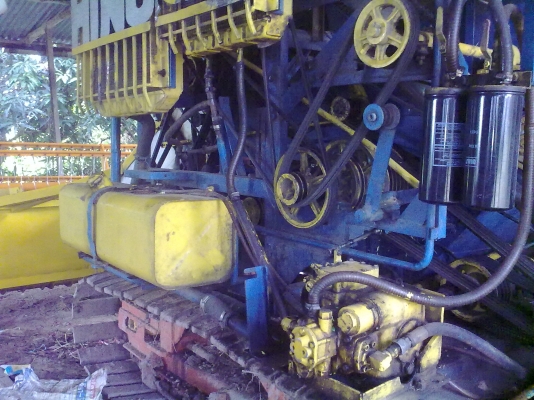 ขายแล้วครับ ไปสระแก้ว รถเกี่ยวนวดข้าวพร้อมใช้ ราคาไม่แพง