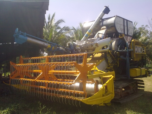 ขายแล้วครับ ไปสระแก้ว รถเกี่ยวนวดข้าวพร้อมใช้ ราคาไม่แพง